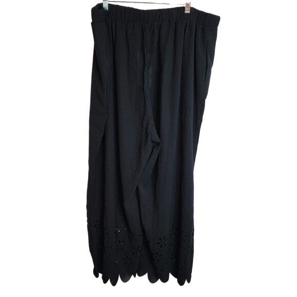 BloomChic Plain Pocket Laser Cut Pants, NWT, Size 26 - Picture 5 of 7